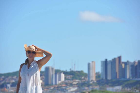 Segurando o chapéu novo, em Natal - RN